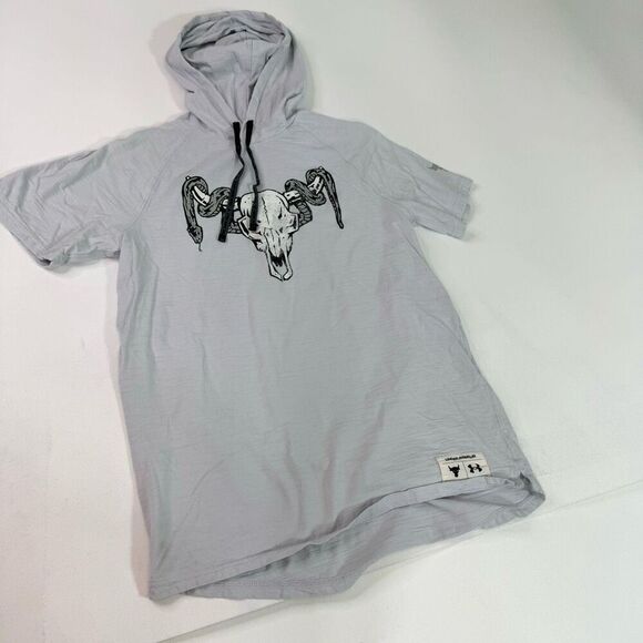 Under Armour Shirt Mens Small Project Rock Short Sleeve Tee Hooded Bull Skull - Picture 1 of 7